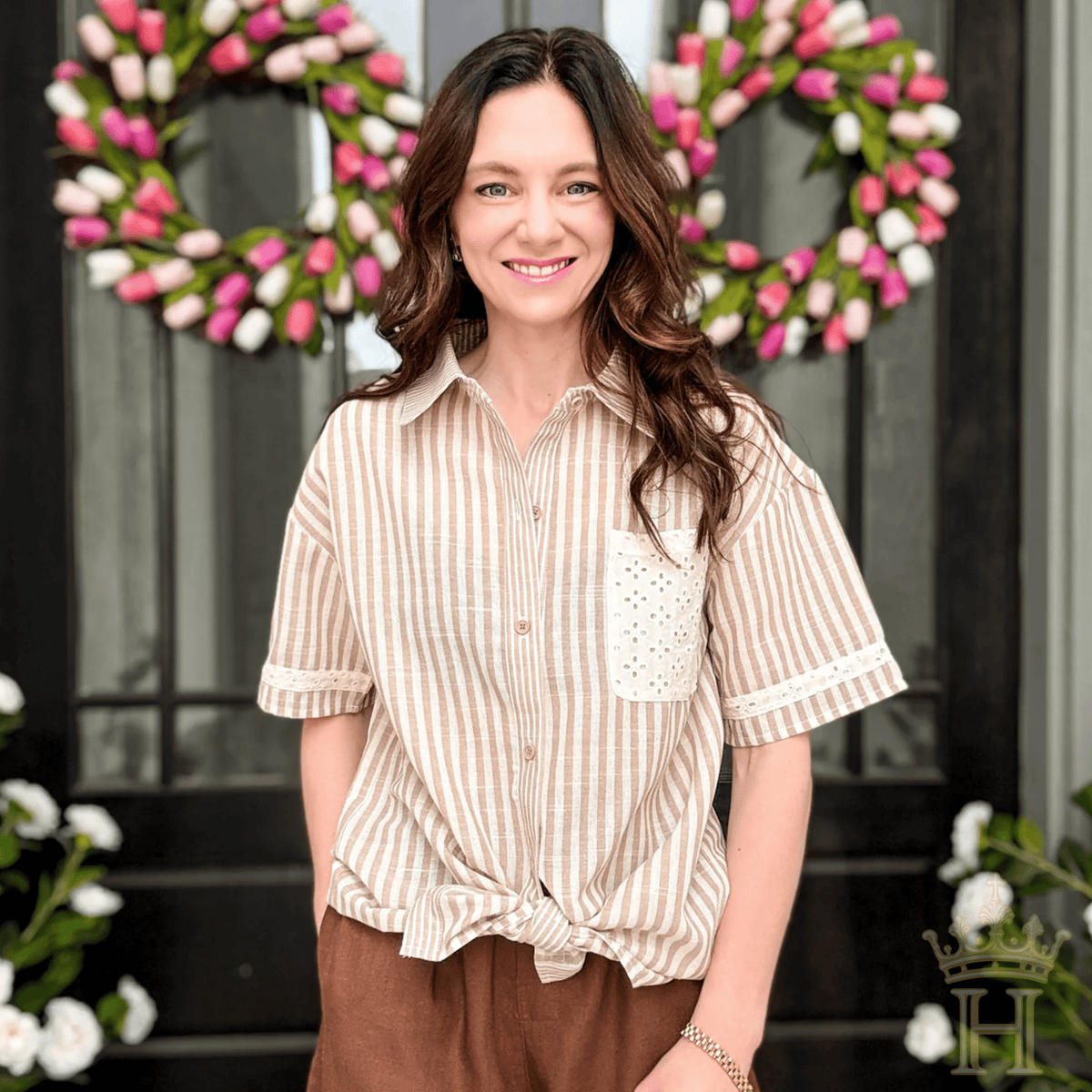 Woman wearing the Everyday Linen Elastic Waist Shorts featuring breathable linen-blend fabric, a relaxed fit, and a comfortable elastic waistband.